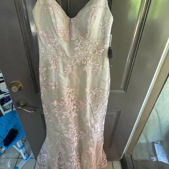 Elvina Embroidered Floral Mermaid Dress - Picture 3 of 10